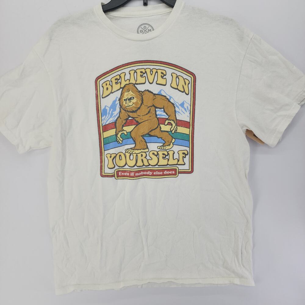 DOM Bigfoot Believe In Yourself Novelty Graphic T-Shirt White Size L